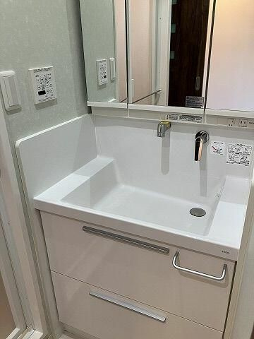 西日暮里サマリヤマンションの独立洗面台