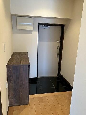 西日暮里サマリヤマンションの玄関