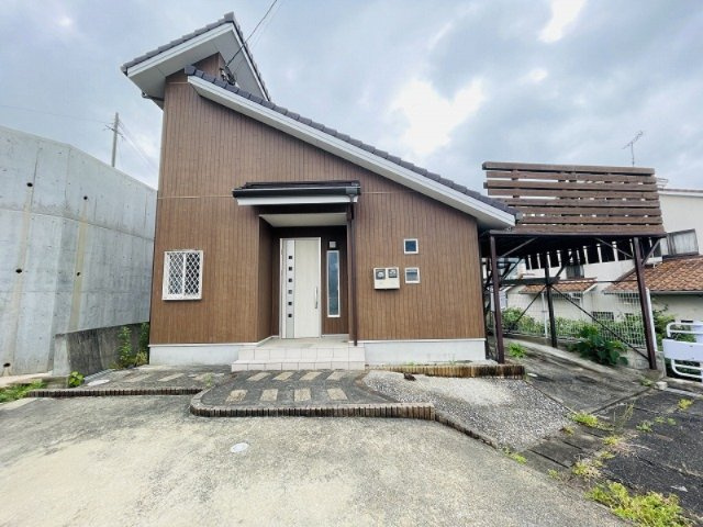 【外観】 | 南区桧原２丁目　戸建て | 駐車場は４台分のスペースがあるので来客時でも安心です。