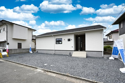 【外観】 | 太田市南ヶ丘町第2　アーネストワン　新築平屋 | 新築平屋のお家を建設中！５月下旬に完成予定です♪