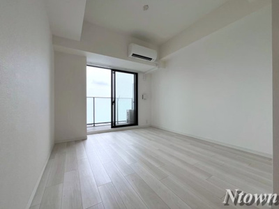 【居間・リビング】 | S-RESIDENCE豊国通 | こちらのリビングで趣味の時間をお楽しみください