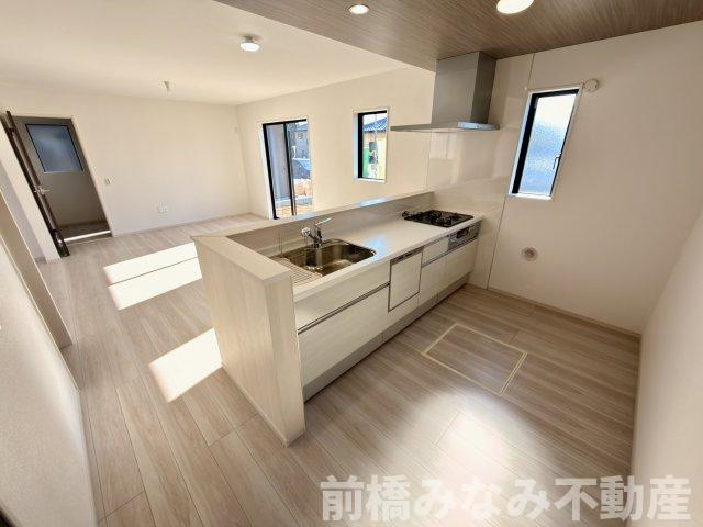 【新築】渋川市石原１期　２号棟(全２棟)　アーバンスタイル　新築建売分譲のキッチン|キッチンでお料理をお楽しみください