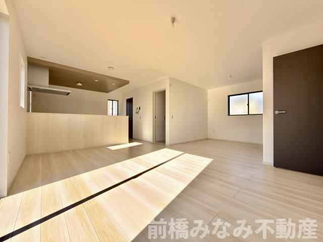 【新築】渋川市石原１期　２号棟(全２棟)　アーバンスタイル　新築建売分譲の居間・リビング|居間です
