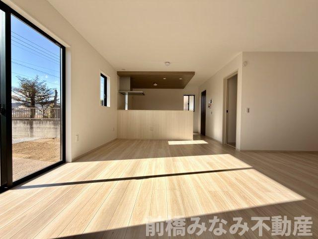 【新築】渋川市石原１期　２号棟(全２棟)　アーバンスタイル　新築建売分譲の居間・リビング|使いやすいリビングです