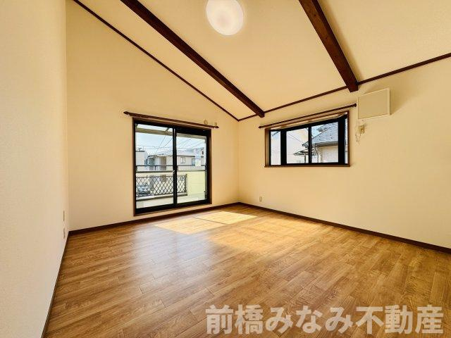 【中古】前橋市箱田町　４LDKの居間・リビング|約15帖のLDKです！
勾配天井になっていているので空間が広く感じます！