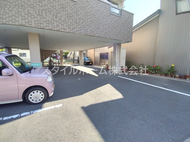 ピースフルの駐車場