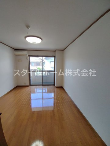ピースフルの居間・リビング|別部屋写真です。