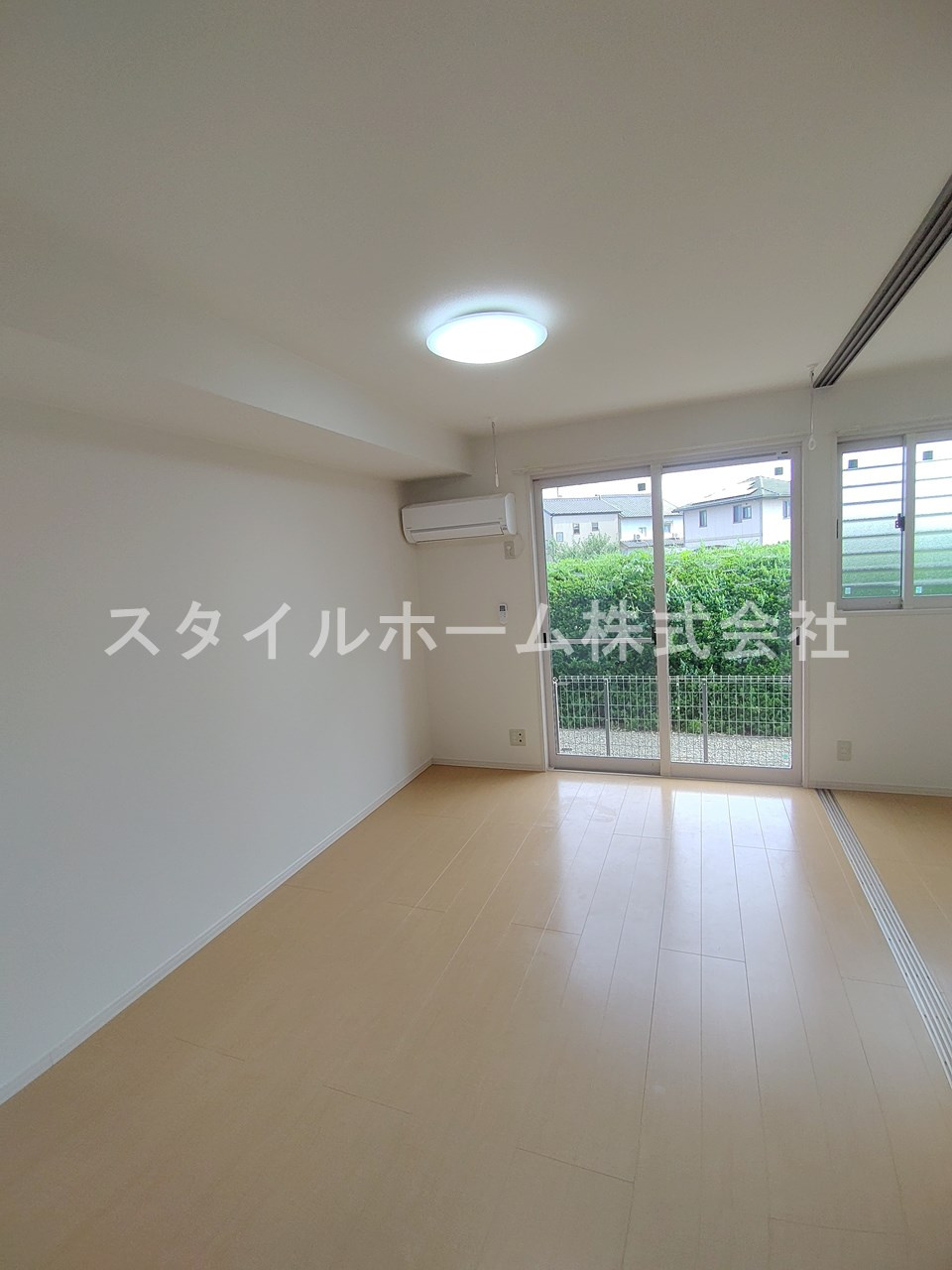 ヴィライン若宮の居間・リビング|別部屋写真です。