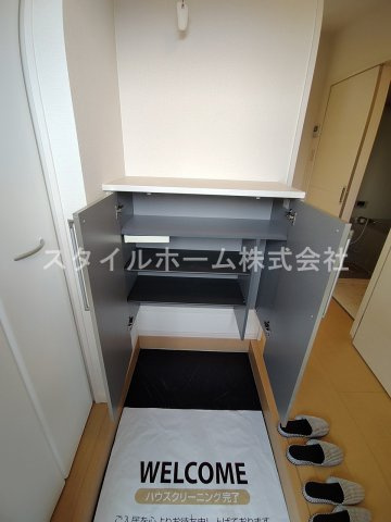 ヴィライン若宮の玄関|別部屋写真です。
