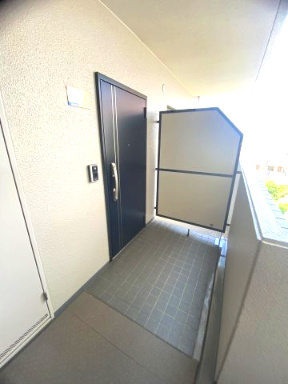 イトーピア新石切の玄関|■角部屋です♪♪