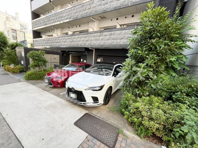 プレサンス錦プレミアムの駐車場