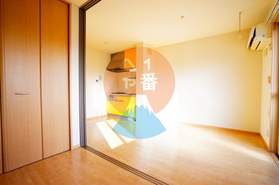 【居間・リビング】 | シャトレーあしがら | リビングです　※参考写真です