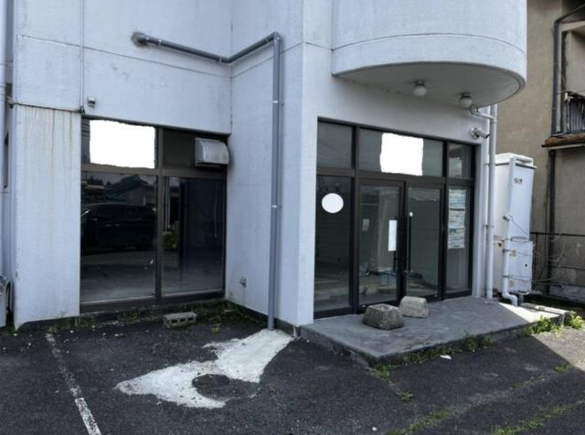 甲賀市水口町暁の住宅付店舗一部のエントランス
