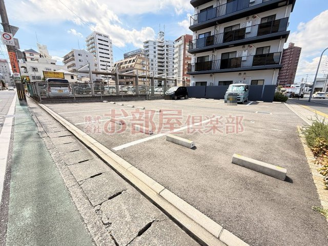 グランジュール大手町の駐車場|駐車場があるので、車を買う予定の方も安心です