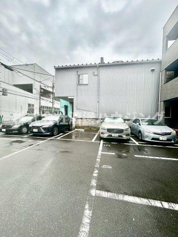 メルトゥシャンドールの駐車場