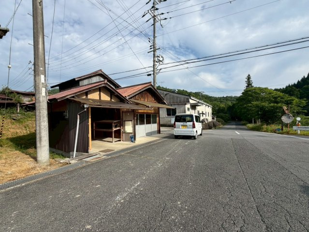 奈良市荻町戸建ての前面道路含む現地写真