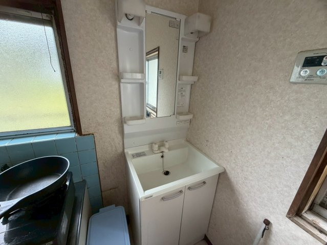 奈良市針町戸建ての独立洗面台