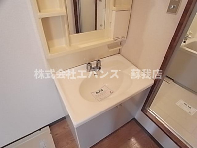 【独立洗面台】 | ハイツ朋英 | 独立洗面台あり、毎朝おしゃれに忙しい女性の方におすすめです