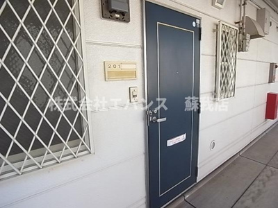 【玄関】 | ハイツ朋英 | 収納もある玄関です