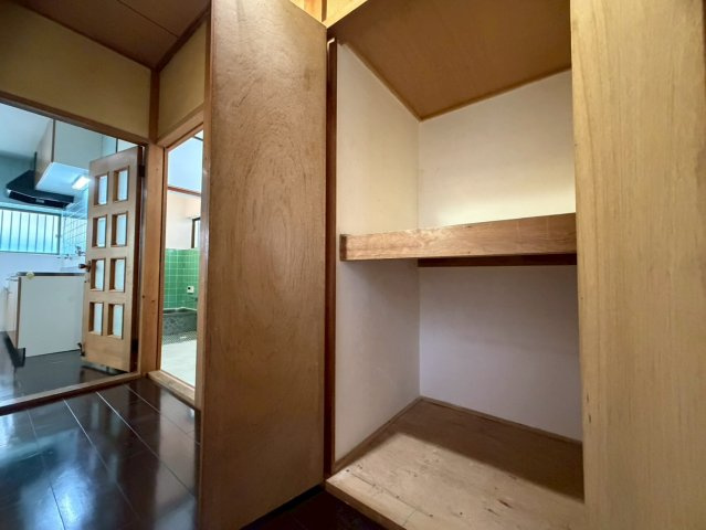 北葛城郡上牧町松里園3丁目戸建ての収納