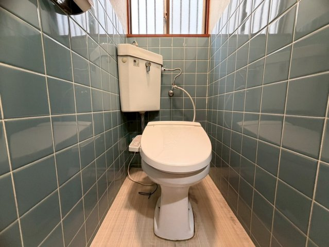 北葛城郡上牧町松里園3丁目戸建てのトイレ