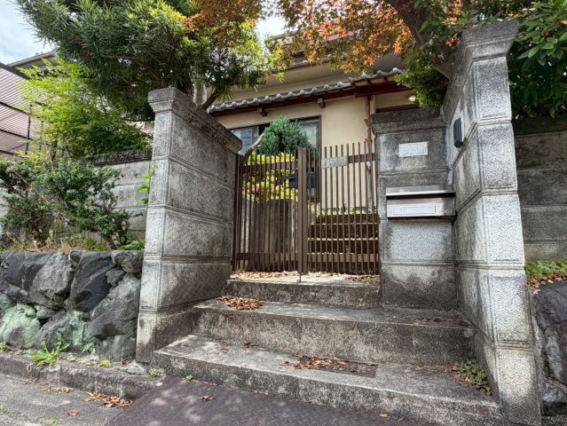 北葛城郡上牧町松里園3丁目戸建ての玄関