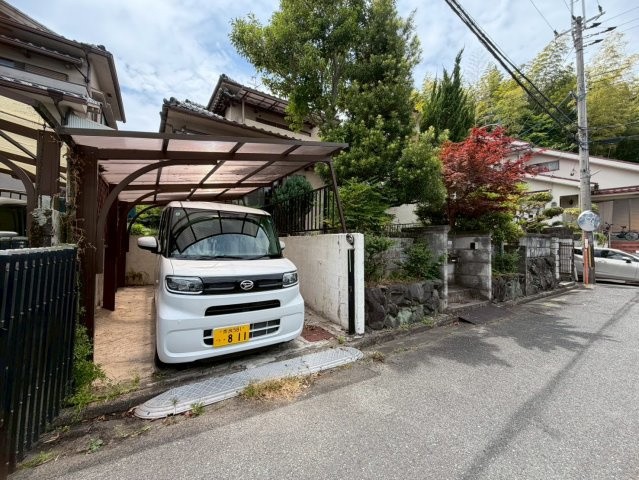 北葛城郡上牧町松里園3丁目戸建ての駐車場