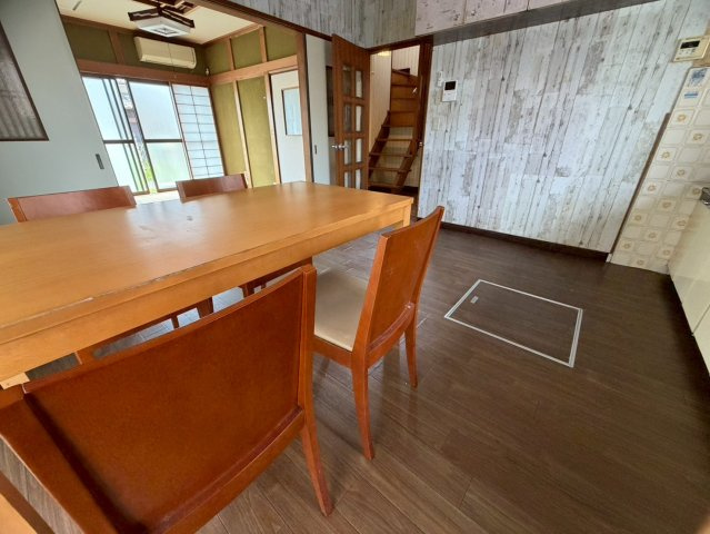 生駒郡安堵町東安堵戸建ての居間・リビング