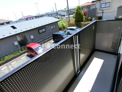 【バルコニー】 | プリムローズＥ | ２階のお部屋で晴れた日には洗濯物もたくさん干せます。
