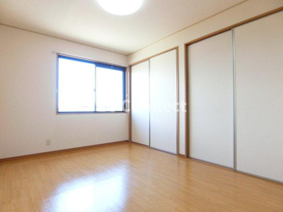【内装】 | プリムローズＥ | ＬＤＫと隣の洋室は繋げて使うこともできます。