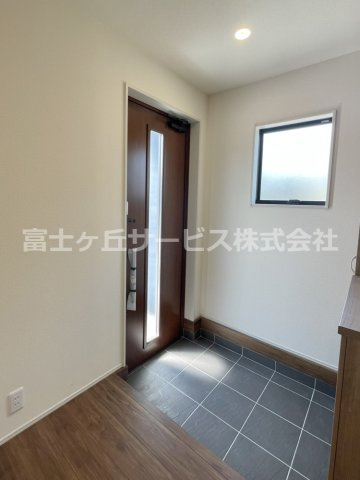【玄関】 | 島田市道悦4丁目 新築一戸建て 1号棟 | ゆったりとした玄関です