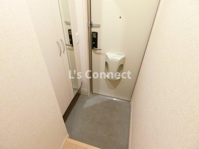 【玄関】 | プランドール | 背の高い下駄箱には鏡付きで身だしなみチェック。