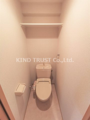 ONE ROOF FLAT TENJIMBASHIのトイレ|落ち着いた色調のトイレです