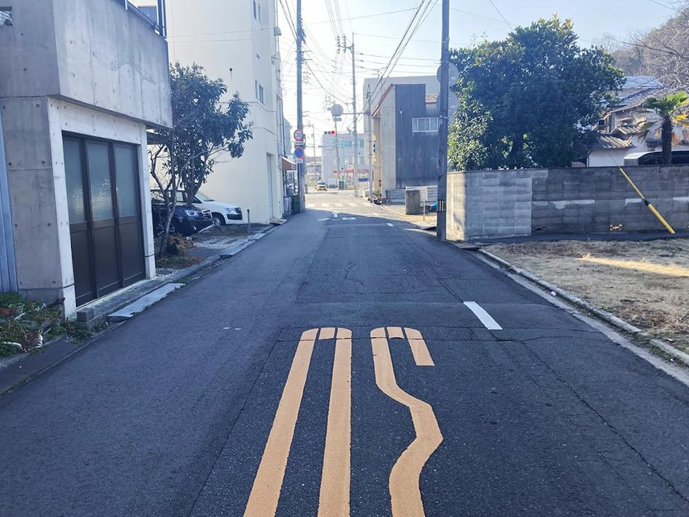 オール電化デザイナーズハウス高松市室新町建売①の前面道路含む現地写真