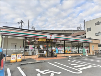 セブン－イレブン さいたま鹿手袋３丁目店まで210ｍ