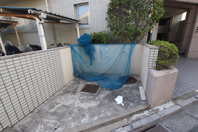 ごみ収集場になります。