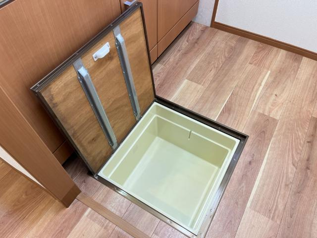 サンプレスＡ棟の収納|床下収納
