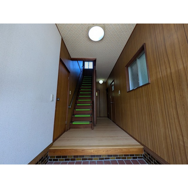 瑞穂市只越の一戸建ての玄関