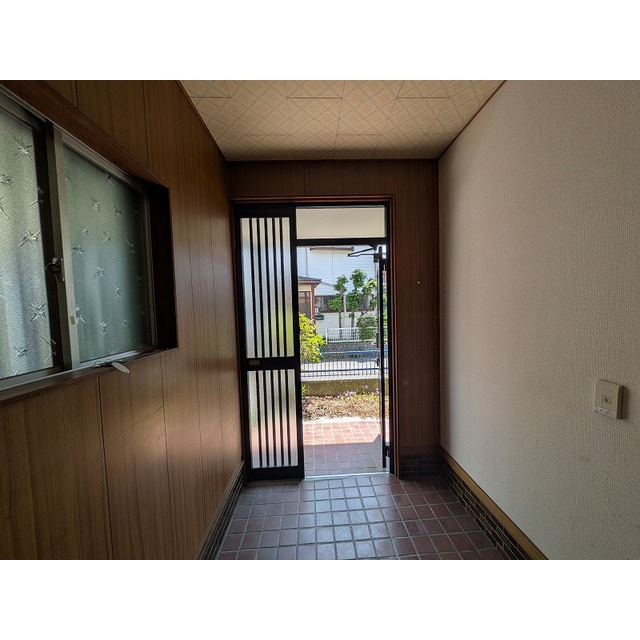 瑞穂市只越の一戸建ての玄関