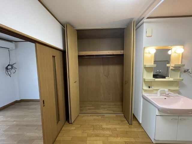 ルーベンヌ赤崎Aの収納