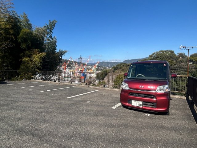 ルーベンヌ赤崎Aの駐車場