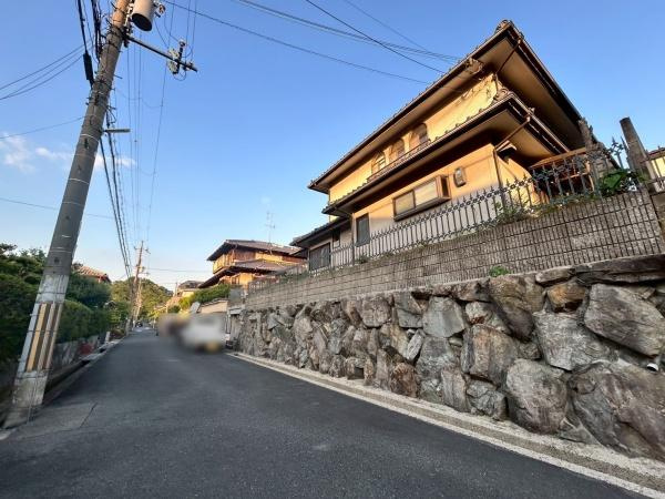 【前面道路含む現地写真】