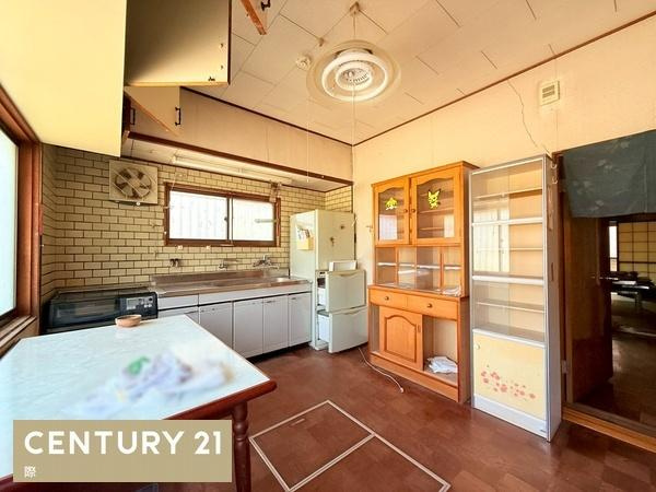 和歌山市和歌浦東2丁目　中古戸建の居間・リビング