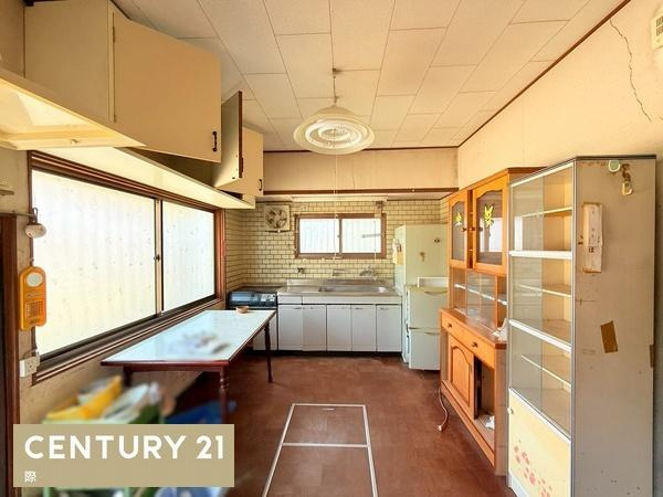 和歌山市和歌浦東2丁目　中古戸建の居間・リビング