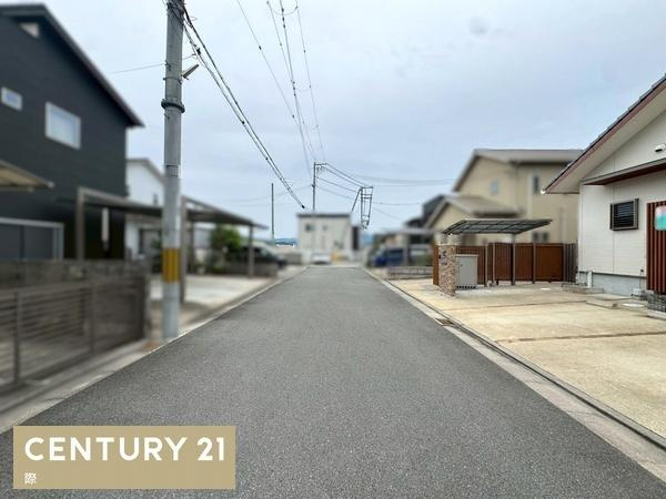 和歌山市森小手穂　中古戸建の前面道路含む現地写真