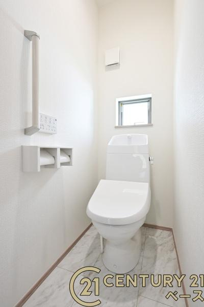 生駒市萩の台 Ｆ号棟 ／新築一戸建の内観：施工例|■ウォシュレット付きのお手洗いです！■