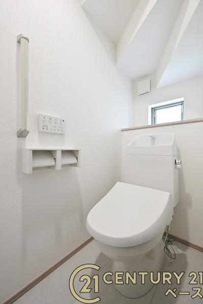 生駒市萩の台 Ｍ号棟 ／新築一戸建のトイレ|■ウォシュレット付きのお手洗いです！■