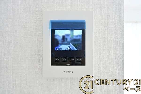 生駒市萩の台 Ｎ号棟 ／新築一戸建の内装|■ＴＶモニター付きインターホンで防犯対策もバッチリ。来客も一目でわかり安心です。■