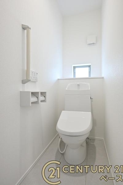 生駒市萩の台 Ｎ号棟 ／新築一戸建のトイレ|■ウォシュレット付きのお手洗いです！■