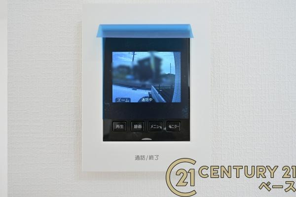 生駒市萩の台 Ｏ号棟 ／新築一戸建の内装|■ＴＶモニター付きインターホンで防犯対策もバッチリ。来客も一目でわかり安心です。■